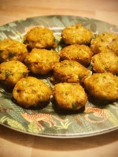 Una foto de Aloo Tikki —Croquetas de patata indias—