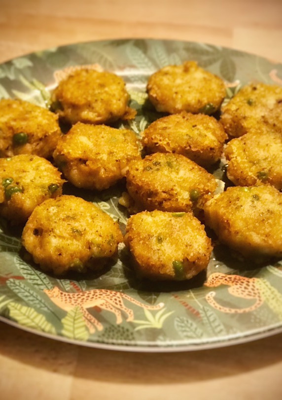 Una foto de Aloo Tikki —Croquetas de patata indias—