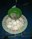 Trứng cút luộc chấm muối tiêu