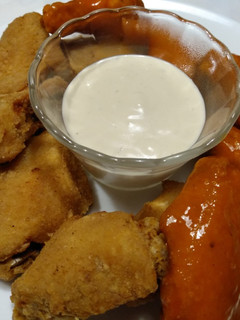 A picture of Crunchy pan-fried chicken wings with blue cheese dip.