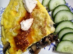 Una foto de Omelette relleno de champiñones y acelga!