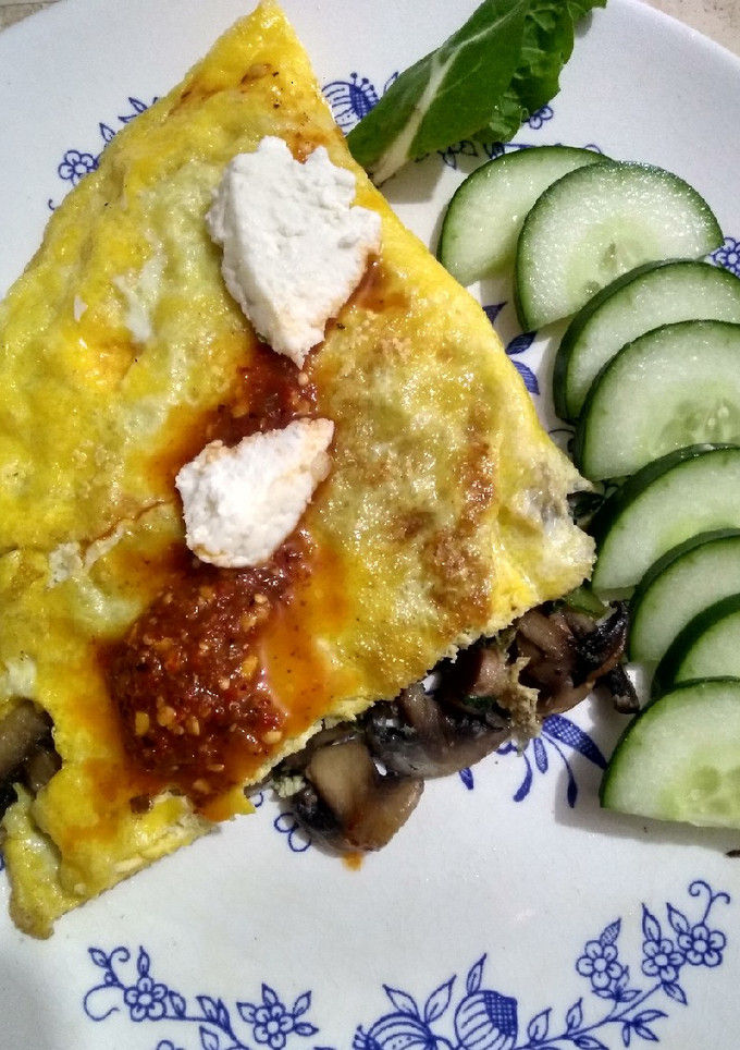 Una foto de Omelette relleno de champiñones y acelga!