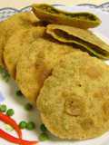 Koraishutir Kochuri (Green Peas Kachori)