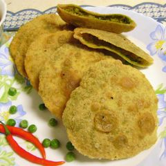 A picture of Koraishutir Kochuri (Green Peas Kachori).