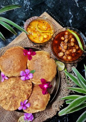 पूरी, दही ओर हींग के आलू छोले (Poori dahi aur hing ki aloo chole रेसिपी मुख्य फोटो