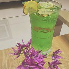 A picture of Pakola lemonade.