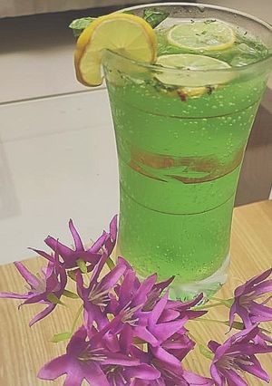 A picture of Pakola lemonade.