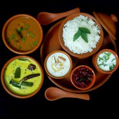 A picture of Tamilnadu Thali - rice, sambar, mor kuzhambu, beetroot poriyal, payasam, buttermilk for lunch.