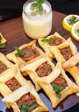 A picture of Sfiha Baalbakieh (Lebanese Meat Pies).
