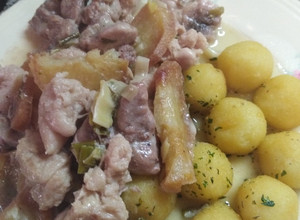 Una foto de Mollejas al verdeo con papas noisettes