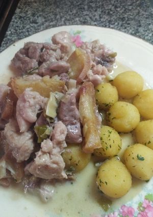 Una foto de Mollejas al verdeo con papas noisettes