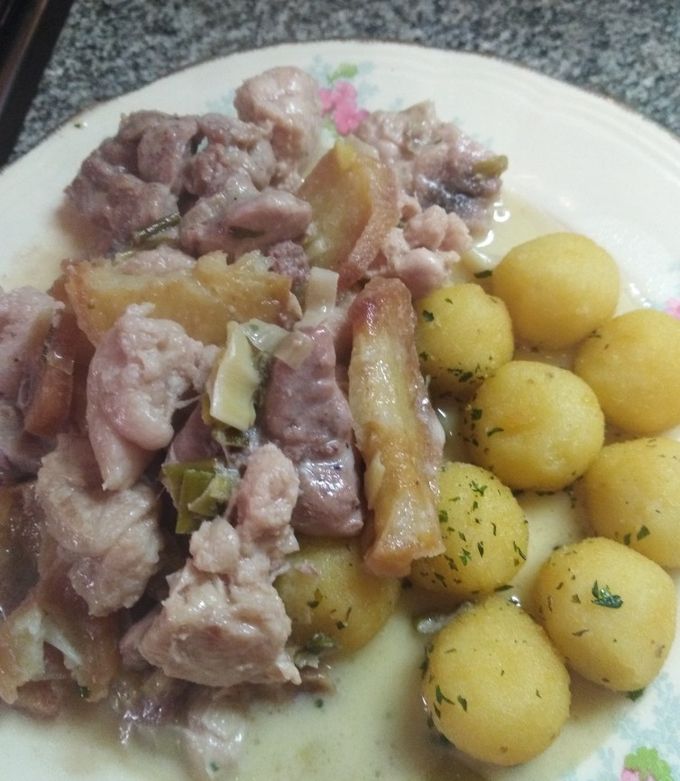 Una foto de Mollejas al verdeo con papas noisettes