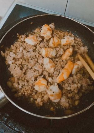 Hình của món Tôm rim thịt.