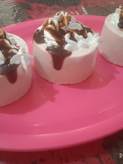 Una foto de Gelatinas de yogurth rellenas