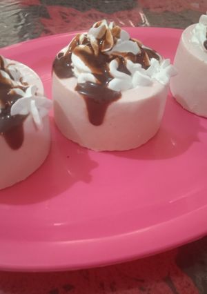 Una foto de Gelatinas de yogurth rellenas