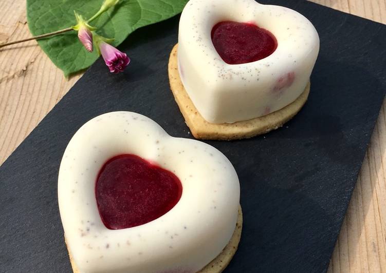 Panna cotta con coulis ai frutti di bosco