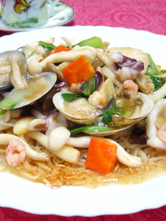 【菇菇巧思】港式菇菇海鮮炒麵 的食譜成品照片