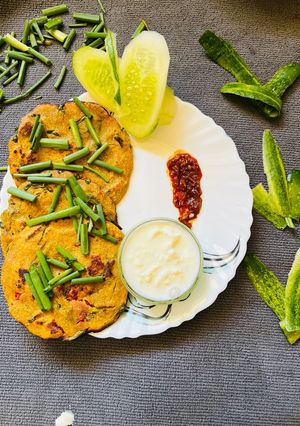 A picture of Spring onion mix flour Thalipith.