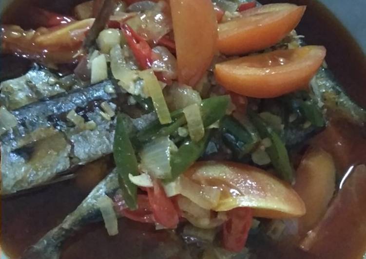 Ikan pindang pedas asam manis (sarden ala rumahan)