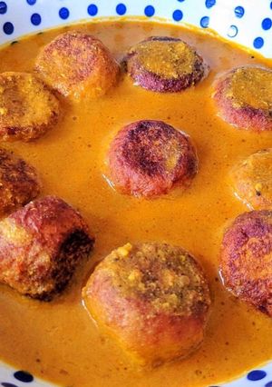 A picture of Cottage cheese or fresh chhana kofta curry.