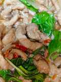 หมูเส้นผัดโหระพา