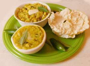 A picture of Parippu curry annam (dal curried rice).