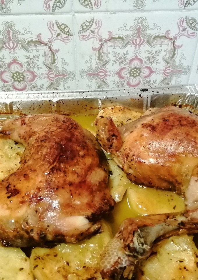 Una foto de Pollo asado con patatas