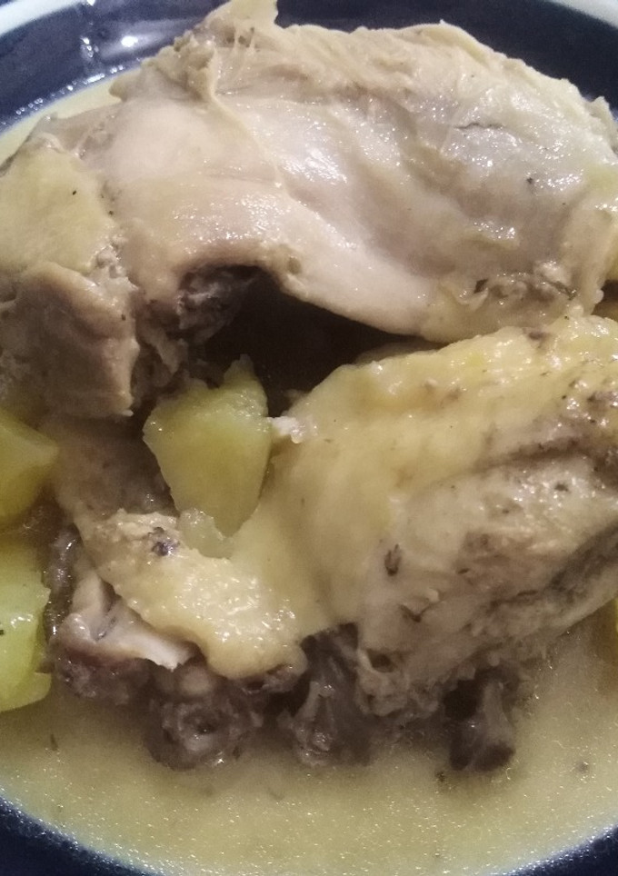 Una foto de Pollo en crema de arroz