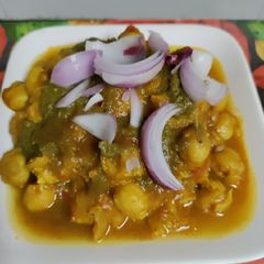 A picture of Chhole patties(Sindhi chat).