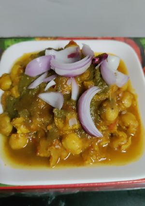 A picture of Chhole patties(Sindhi chat).