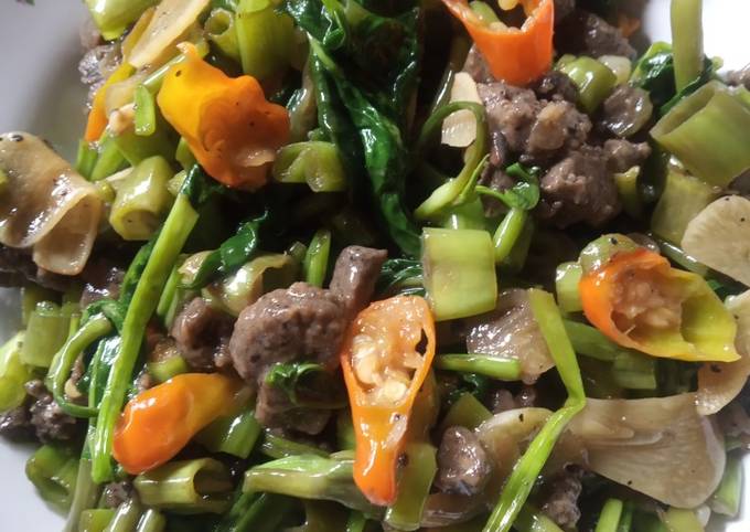 Cara Gampang Menyiapkan Tumis Pedas Kangkung dan Dage yang Bisa Manjain Lidah