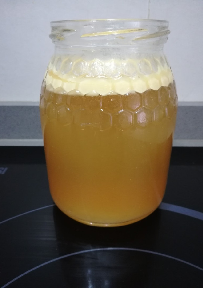Una foto de Caldo con solo huesos (cocción lenta en Instant Pot)