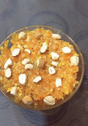 ગાજર નો હલવો (Gajar Halwa Recipe In Gujarati) રેસીપી મુખ્ય ફોટો