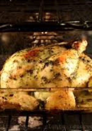 Una foto de Pollo al horno en salsa de perejil y limón
