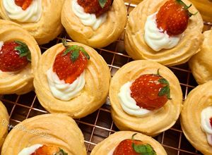 Foto resep Strawberry Fresh Choux / Kue Sus Strawberry Vla Diplomat