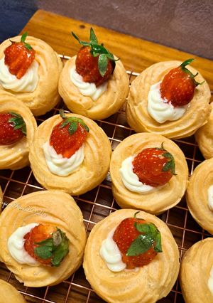 Foto resep Strawberry Fresh Choux / Kue Sus Strawberry Vla Diplomat