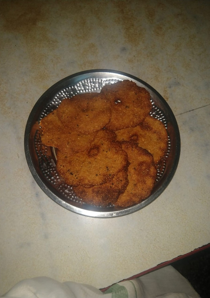 ஊளுந்து மிளகு தட்டை செய்முறை முக்கிய புகைப்படம்