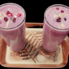 A picture of Pomegranate apple milkshake.