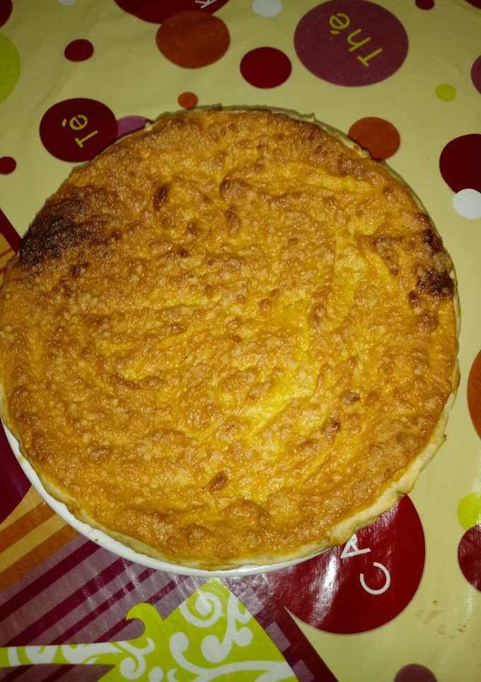 Una foto de Tarta de almendra y yemas en hojaldre