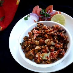 A picture of Chana salad.