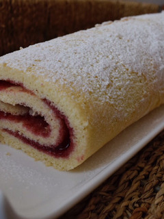 Una foto de Brazo de gitano con mermelada de cerezas