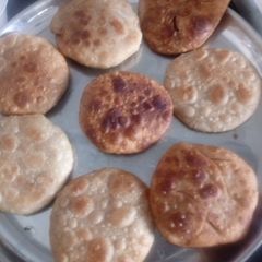 A picture of Kachori stuffed with sattu.