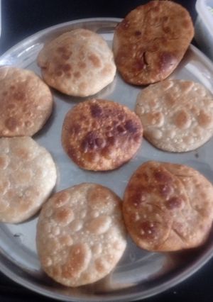 A picture of Kachori stuffed with sattu.