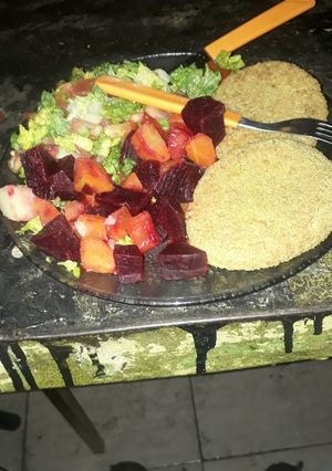 Una foto de Ensalada Saludable Con Medallones de Espinaca