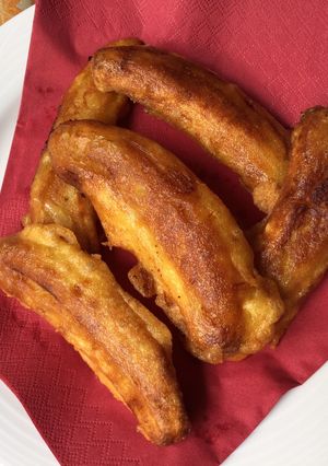 A picture of Banana Fritters (Pisang Goreng).