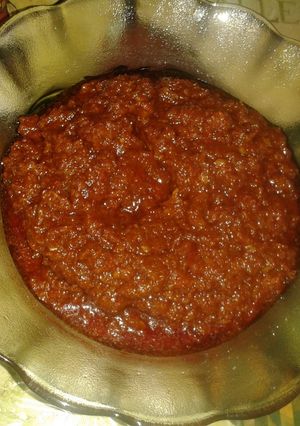 A picture of Red chilli and garlic chutney.