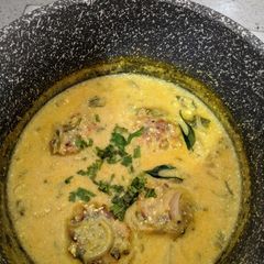 A picture of Kadhi Pakoda.