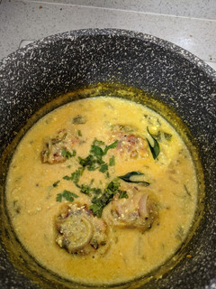 A picture of Kadhi Pakoda.