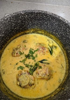 A picture of Kadhi Pakoda.