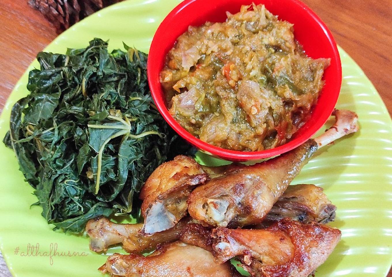 151. Ayam Goreng Lalap Daun Pepaya